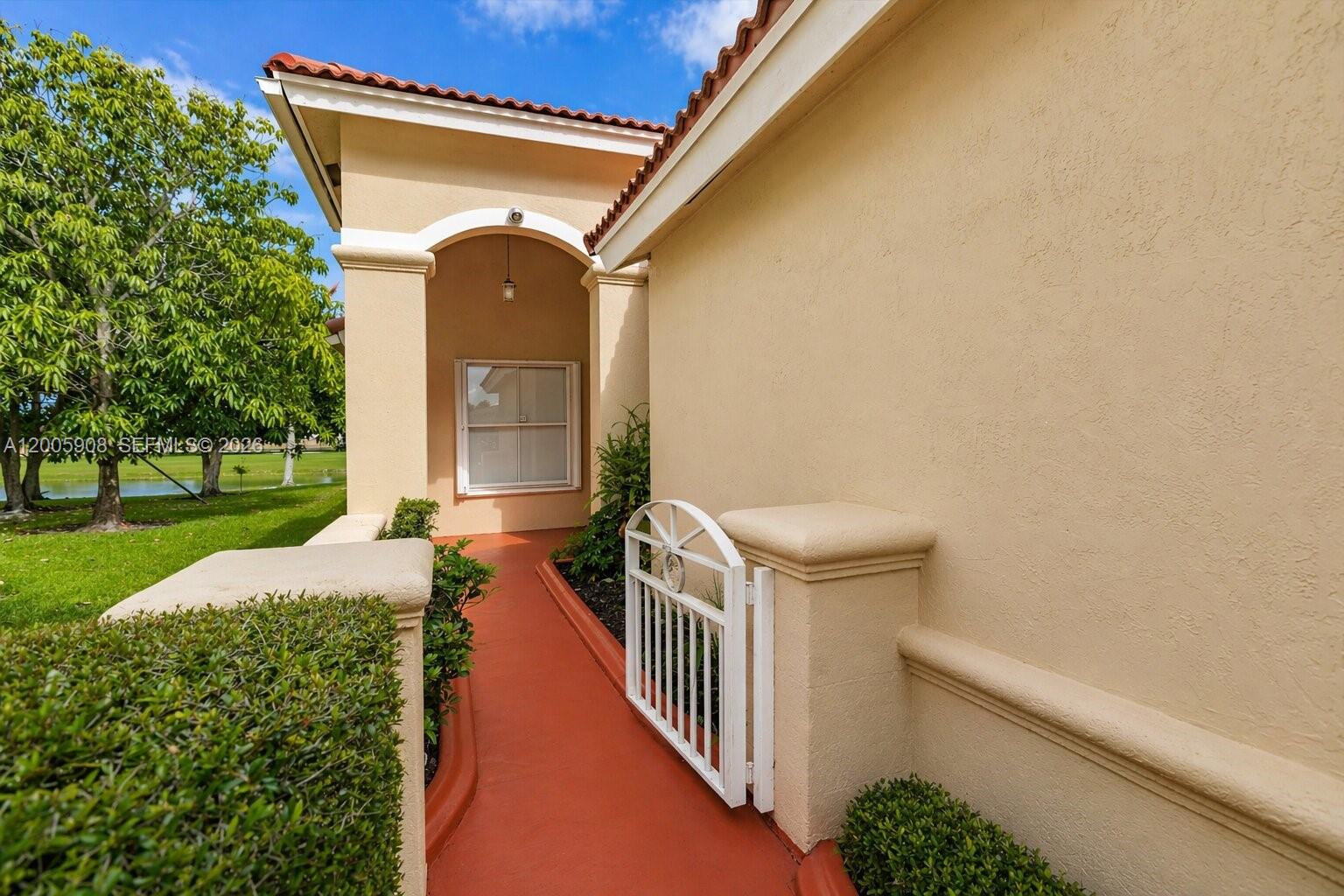 6298 Harbour Chase Dr Property Photo 3