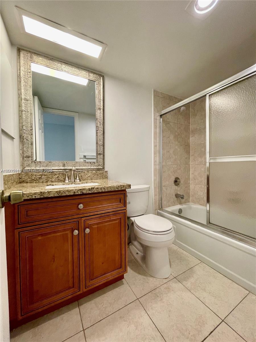 2320 S Cypress Bend Dr 204 Property Photo 10
