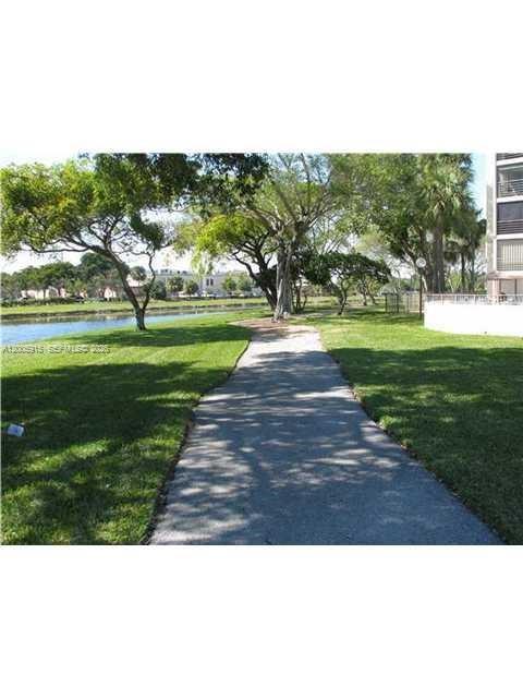 2320 S Cypress Bend Dr 204 Property Photo 34