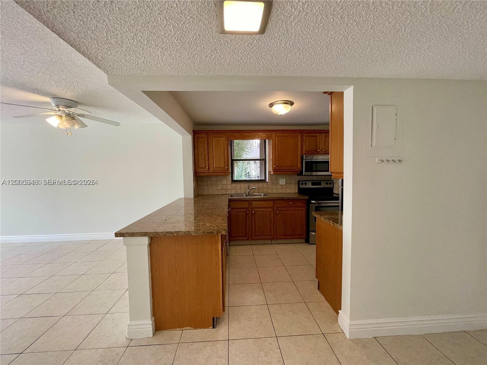 2320 S Cypress Bend Dr 204 Property Photo 2