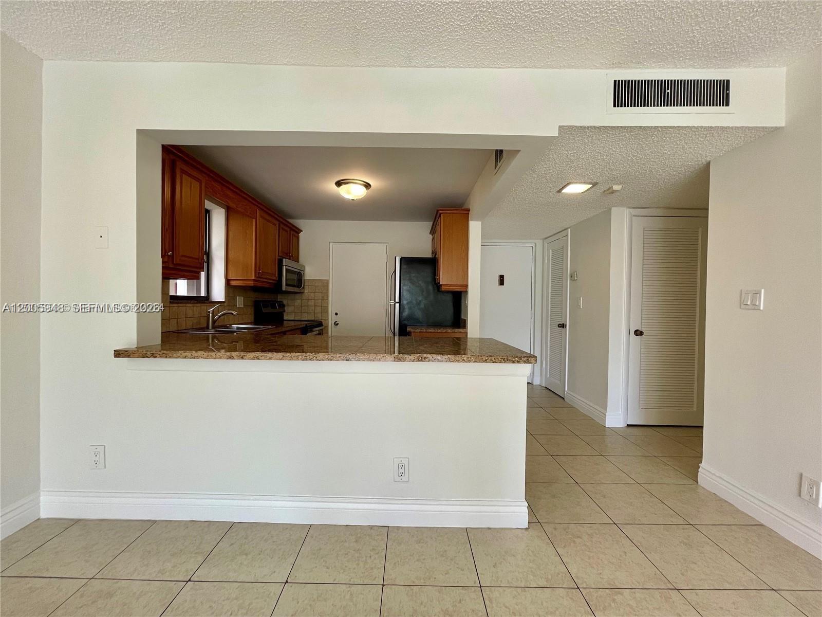 2320 S Cypress Bend Dr 204 Property Photo 6