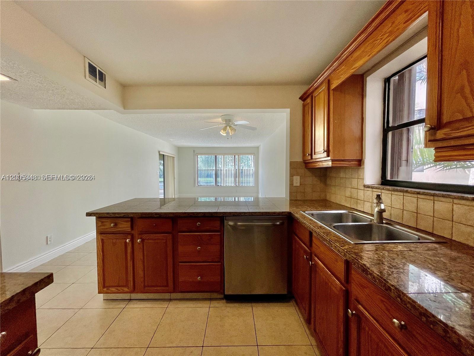 2320 S Cypress Bend Dr 204 Property Photo 7