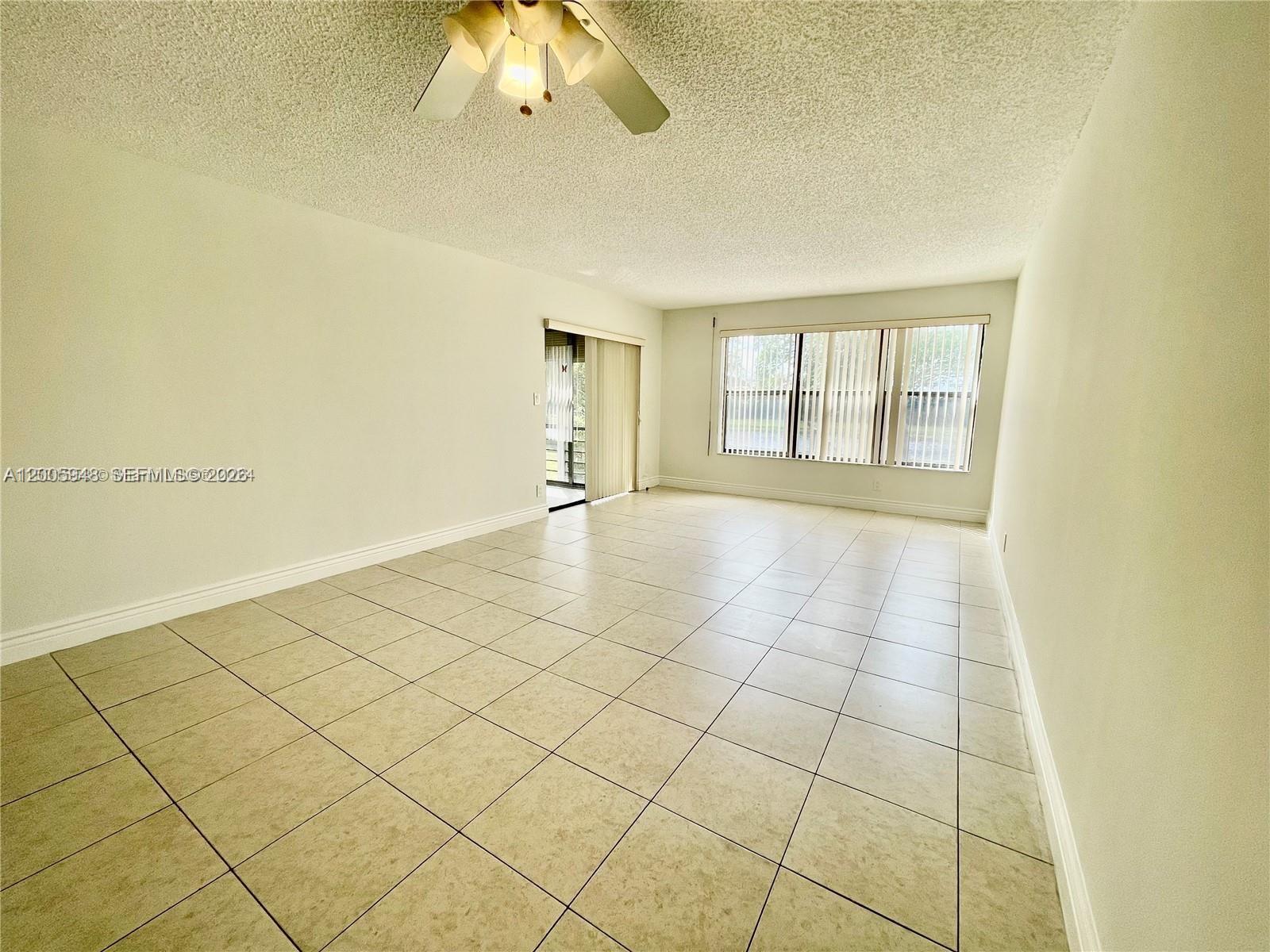 2320 S Cypress Bend Dr 204 Property Photo 9