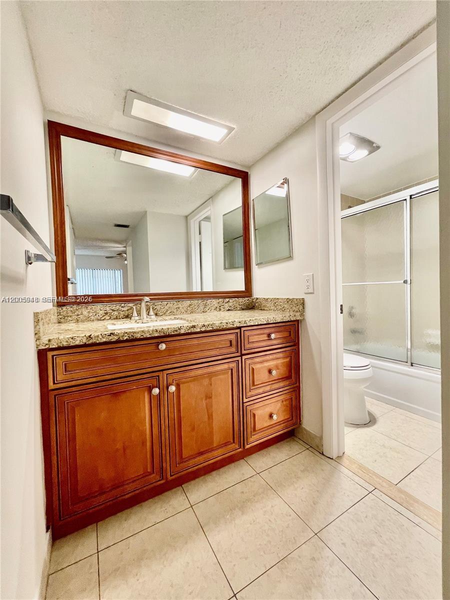 2320 S Cypress Bend Dr 204 Property Photo 14