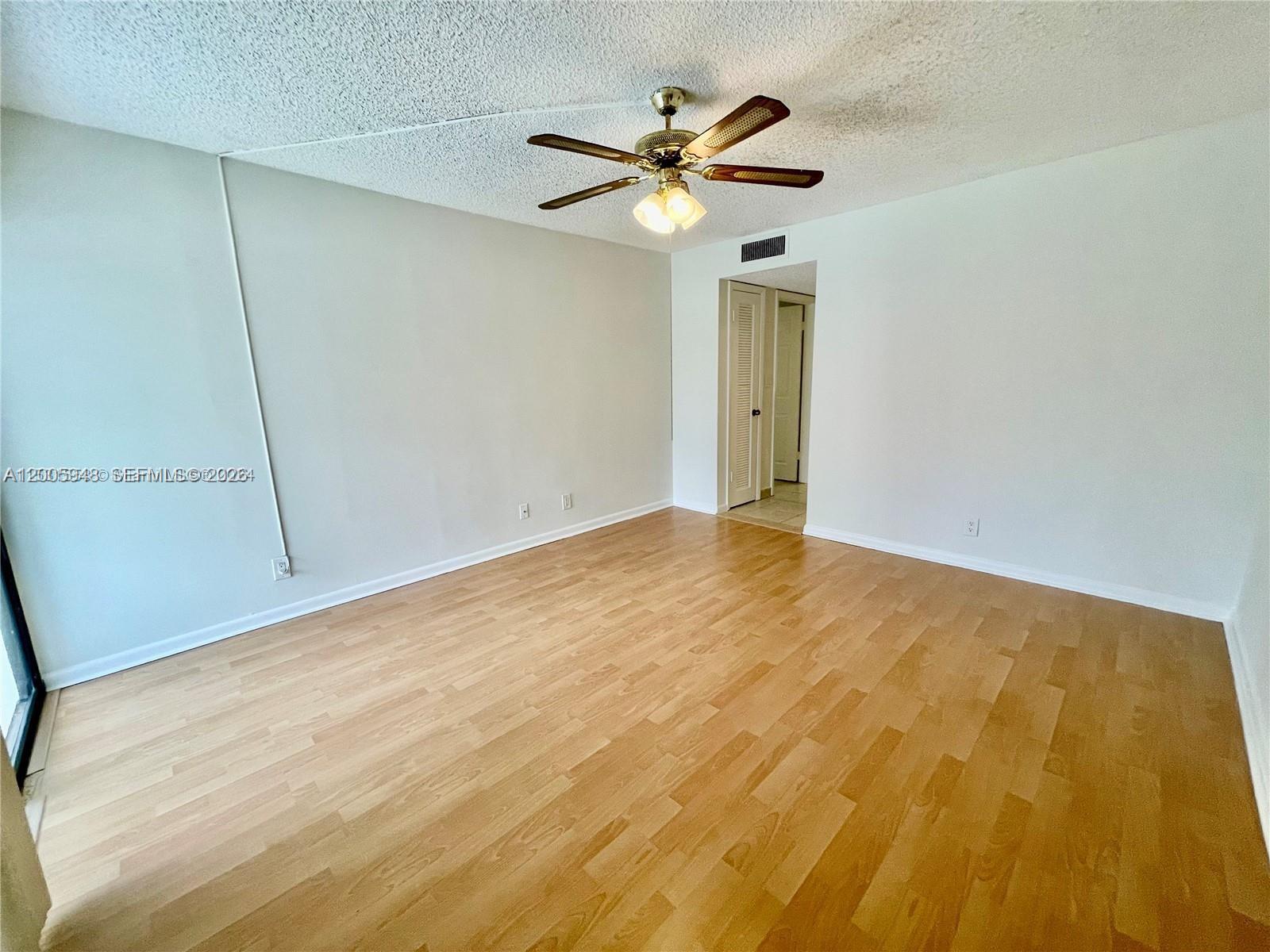 2320 S Cypress Bend Dr 204 Property Photo 18
