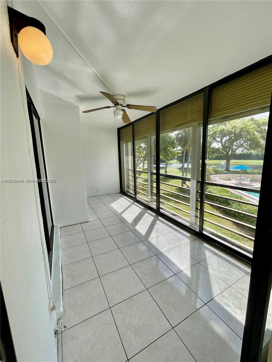 2320 S Cypress Bend Dr 204 Property Photo 20