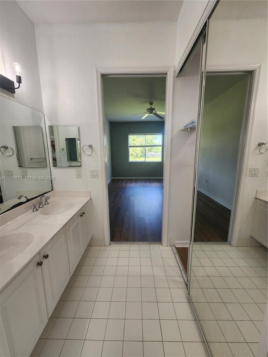 3600 Oaks Clubhouse Dr 206 Property Photo 80