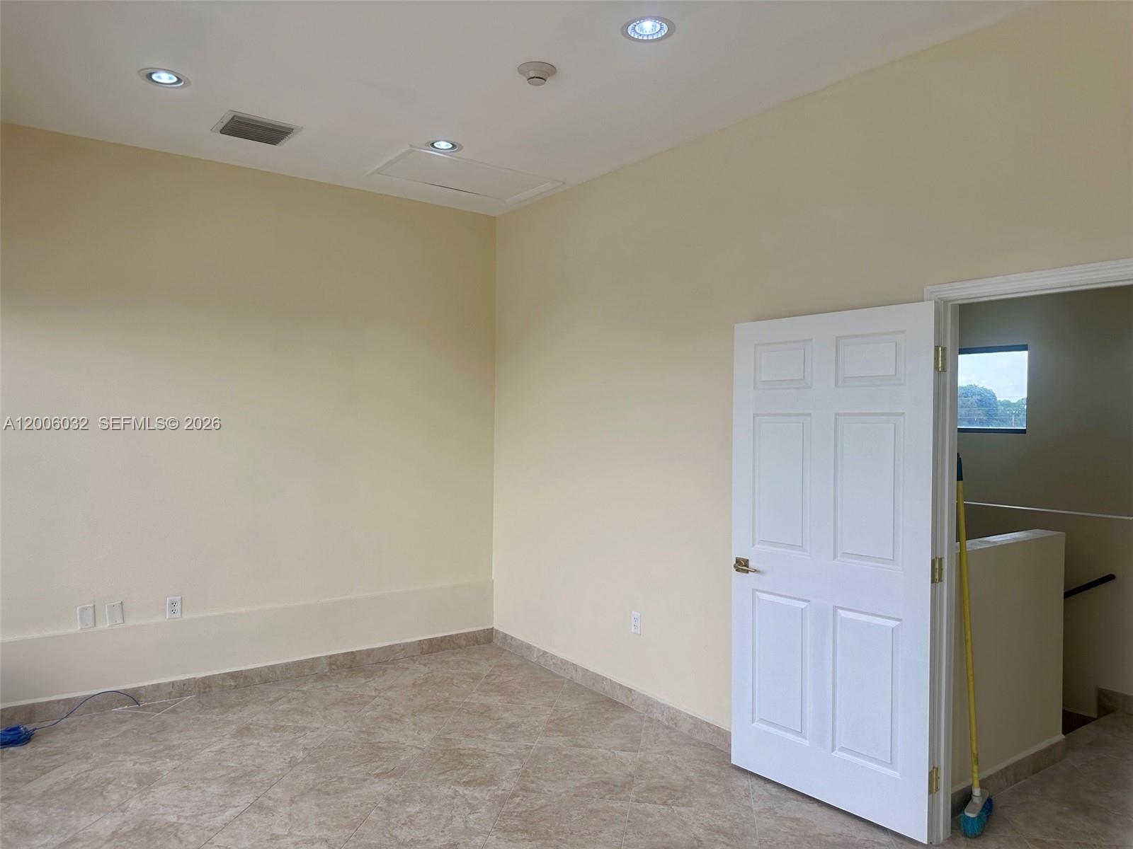 5455 Sw 8 St 215 Property Photo 18