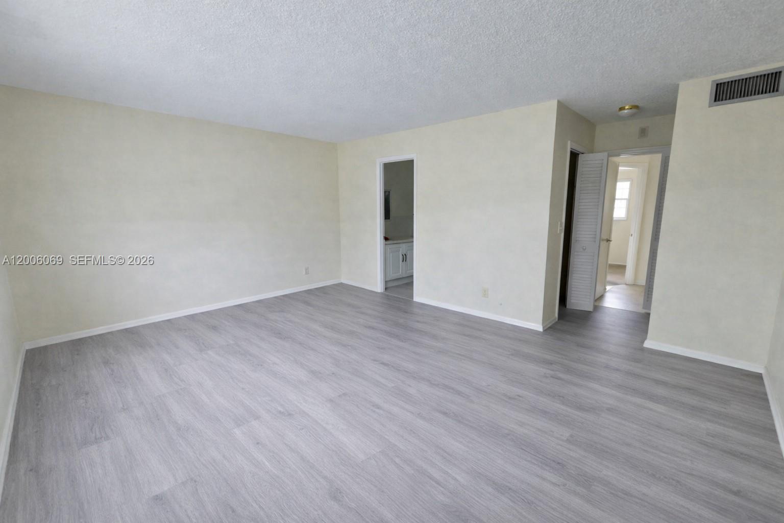 1000 Ne 14th Ave 210 Property Photo 6