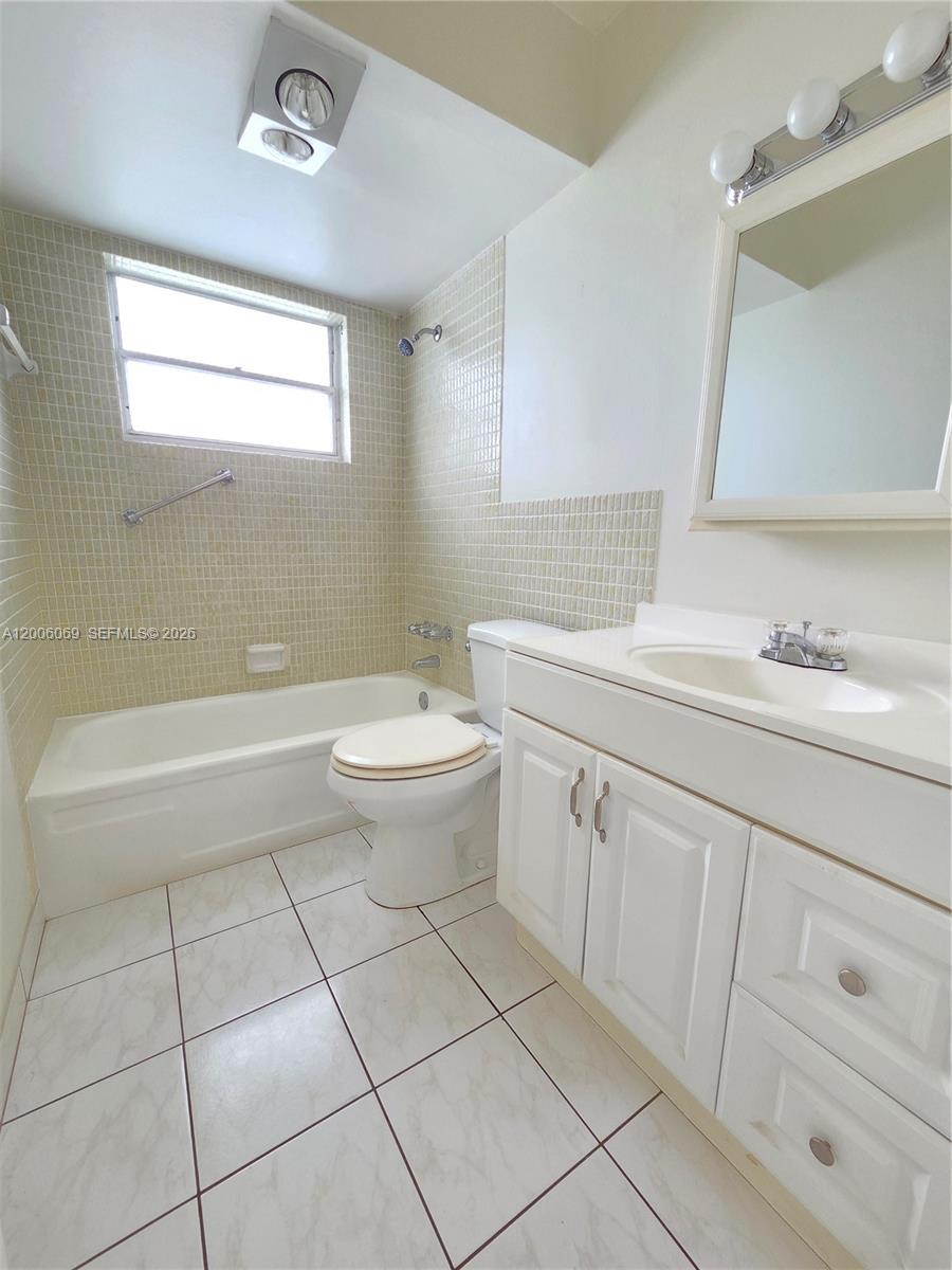 1000 Ne 14th Ave 210 Property Photo 9
