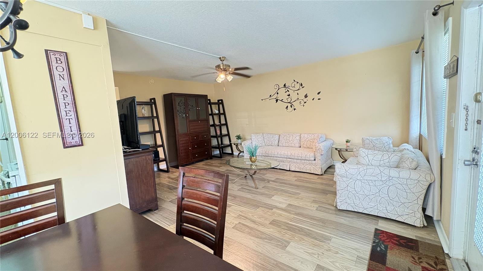 1044 Harwood D D Property Photo 3