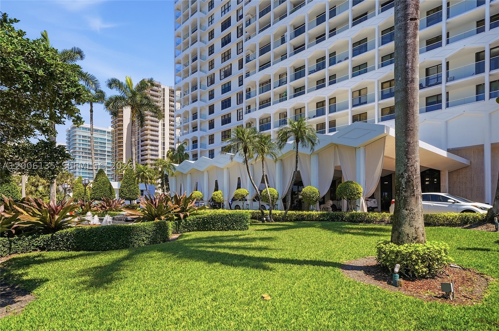 9801 Collins Ave 14d Property Photo 4