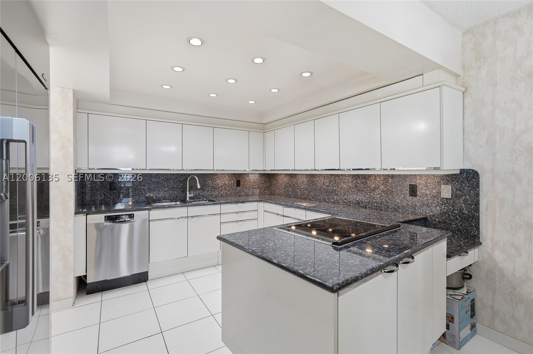 9801 Collins Ave 14d Property Photo 17