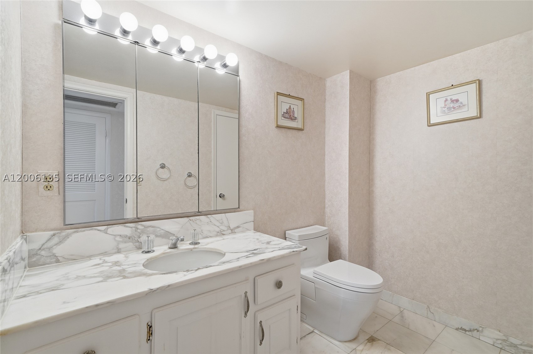 9801 Collins Ave 14d Property Photo 32