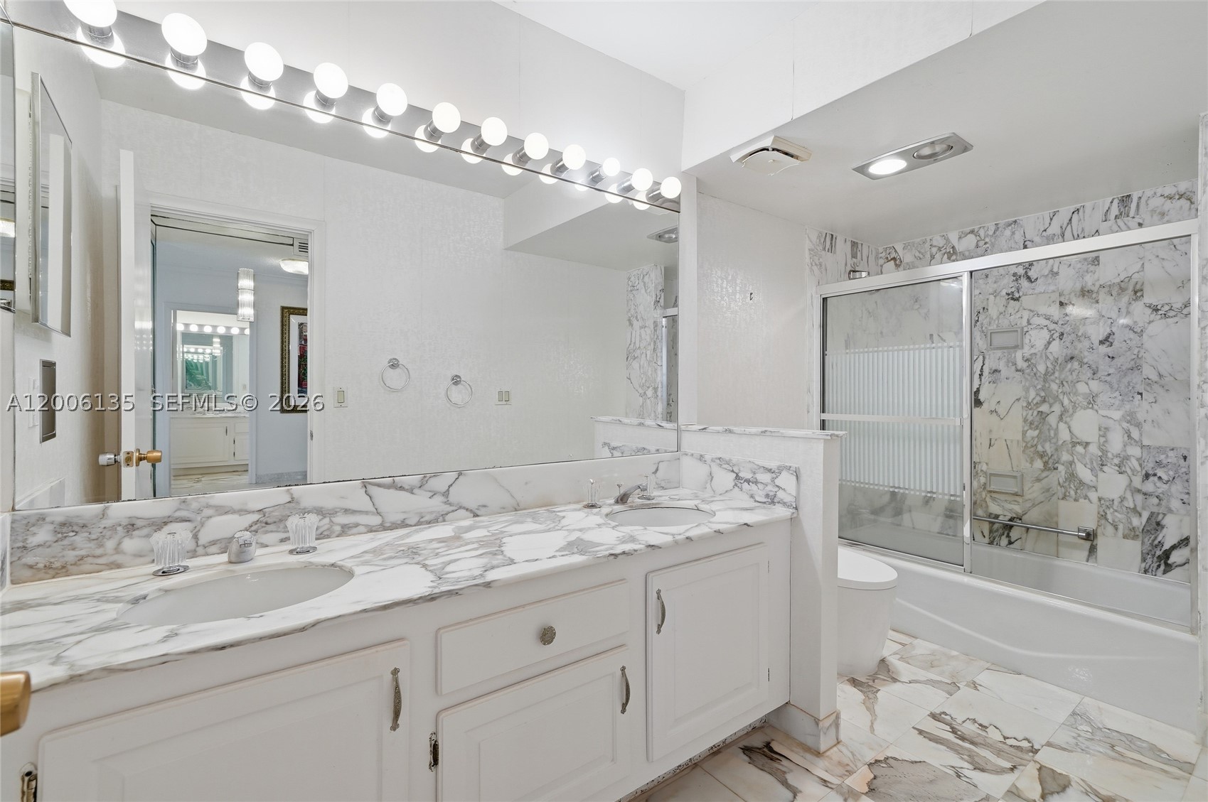 9801 Collins Ave 14d Property Photo 42