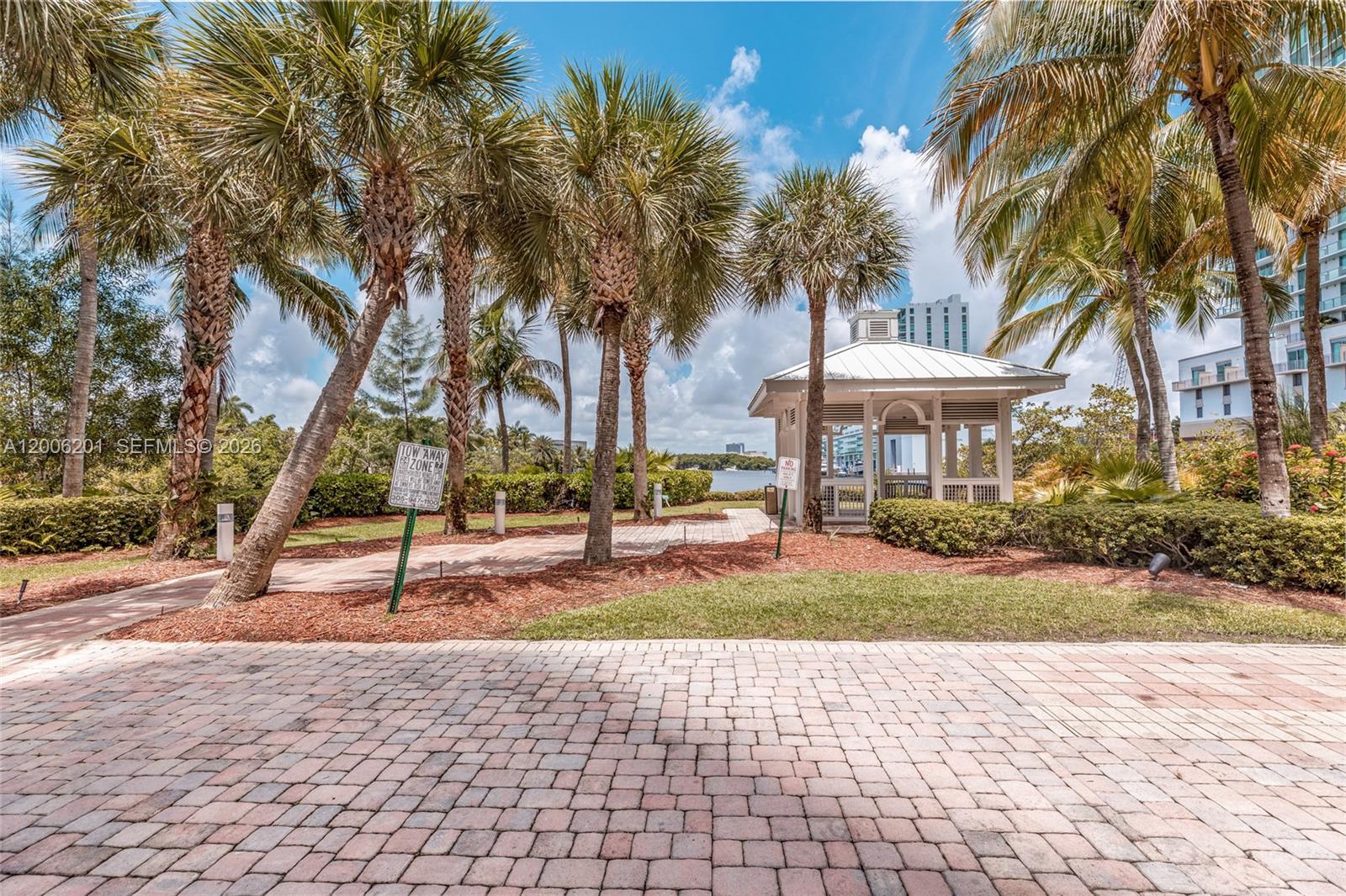 16500 Collins Ave 655 Property Photo 4