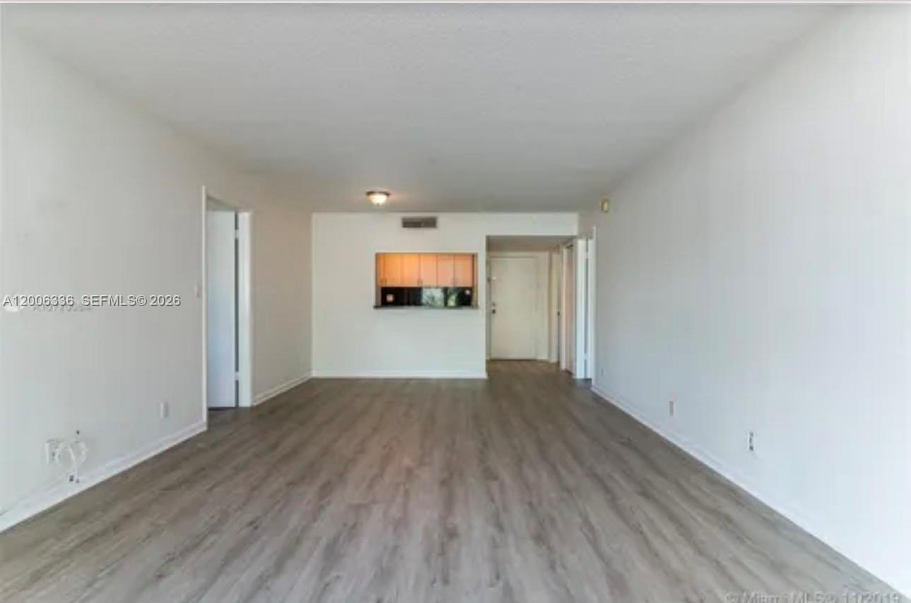 100 Lakeview Dr 112 Property Photo 2