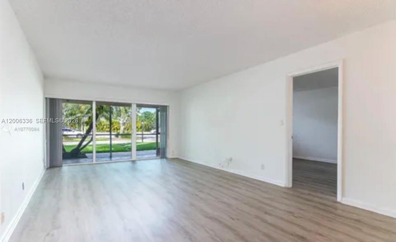 100 Lakeview Dr 112 Property Photo 3