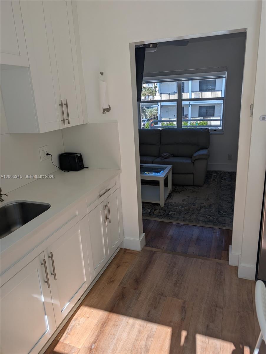 326 Wilson St 201 Property Photo 3