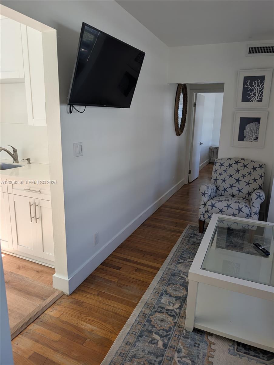 326 Wilson St 201 Property Photo 6