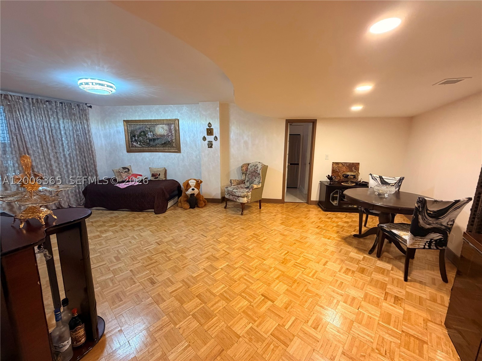 100 Golden Isles Dr 810 Property Photo 8