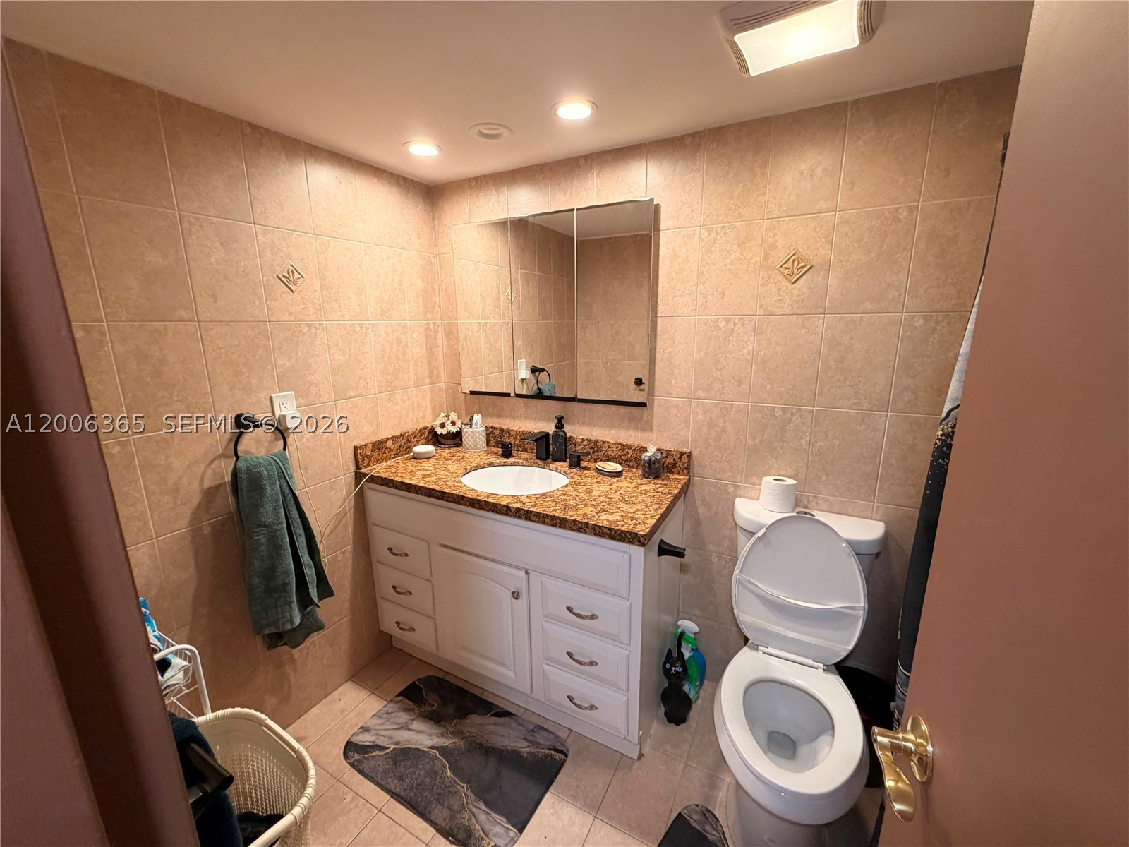 100 Golden Isles Dr 810 Property Photo 26