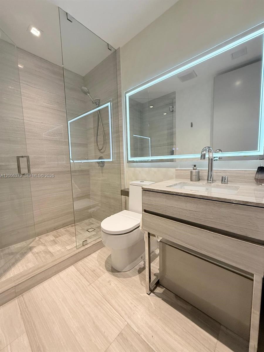 18975 Collins Ave 304 Property Photo 5