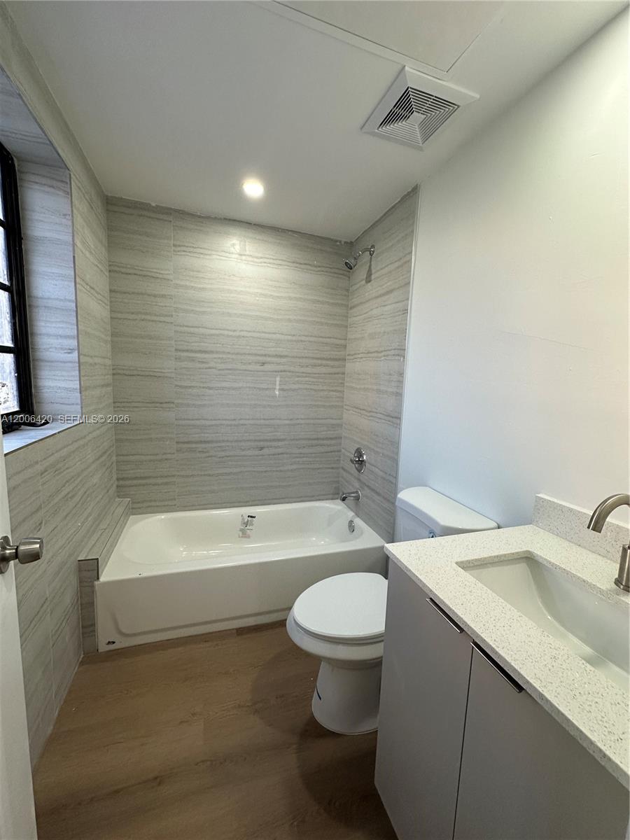 1619 Jefferson Ave 206 Property Photo 6
