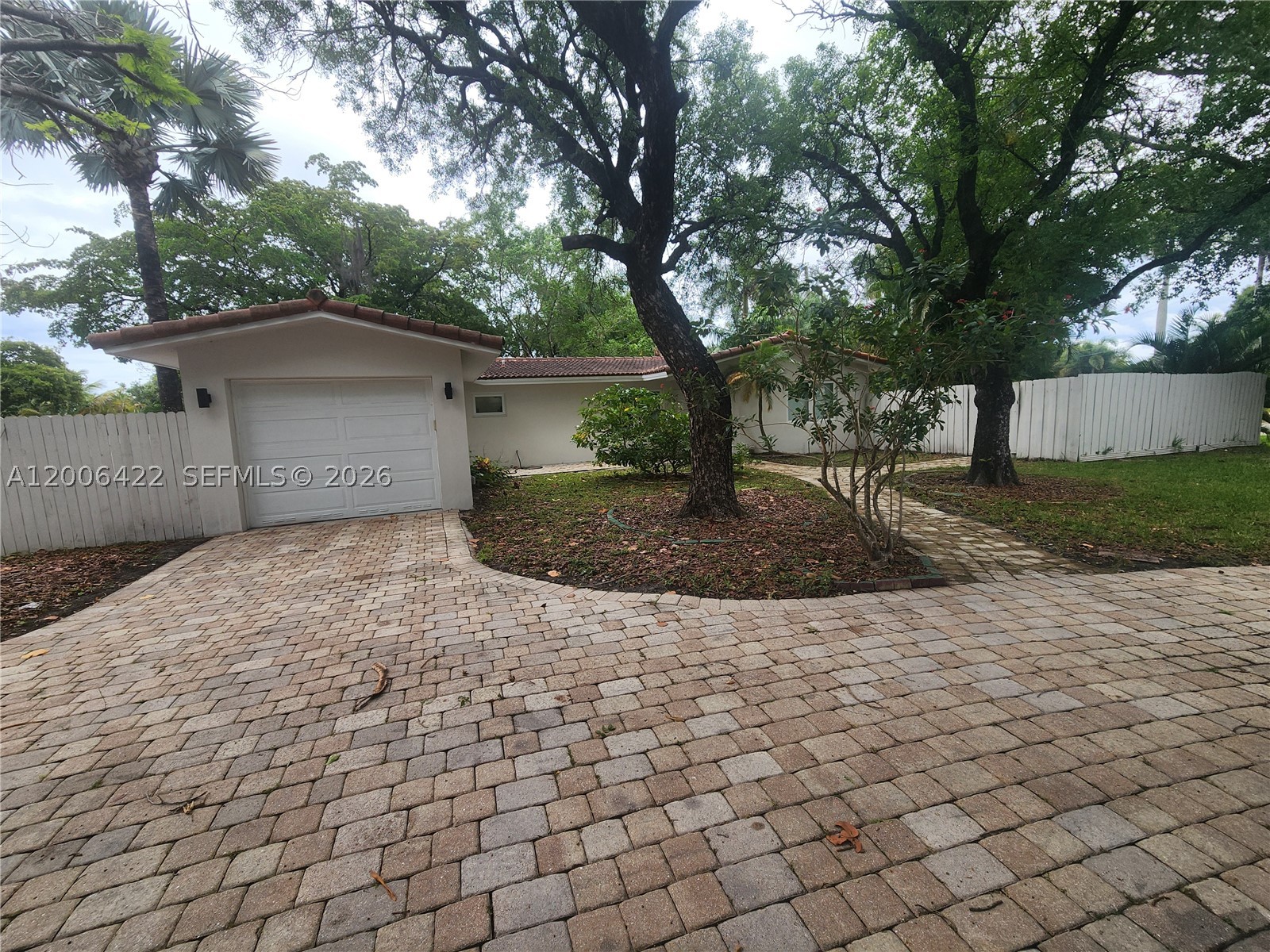 141 NE 30th St Property Photo 1