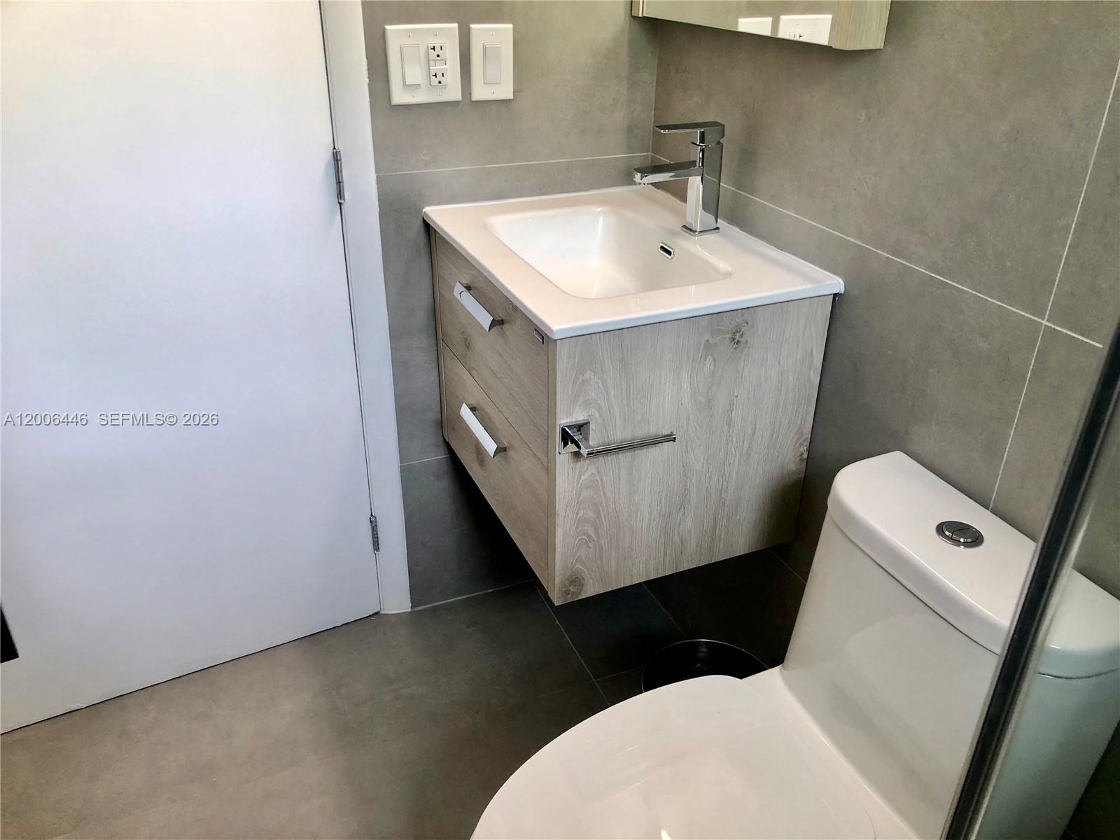 826 7th St 3 Property Photo 10