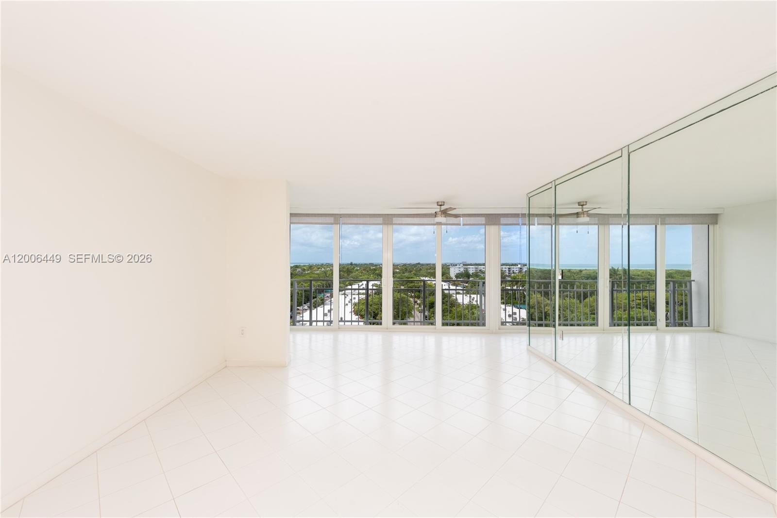 600 Grapetree Dr 8FS Property Photo 1