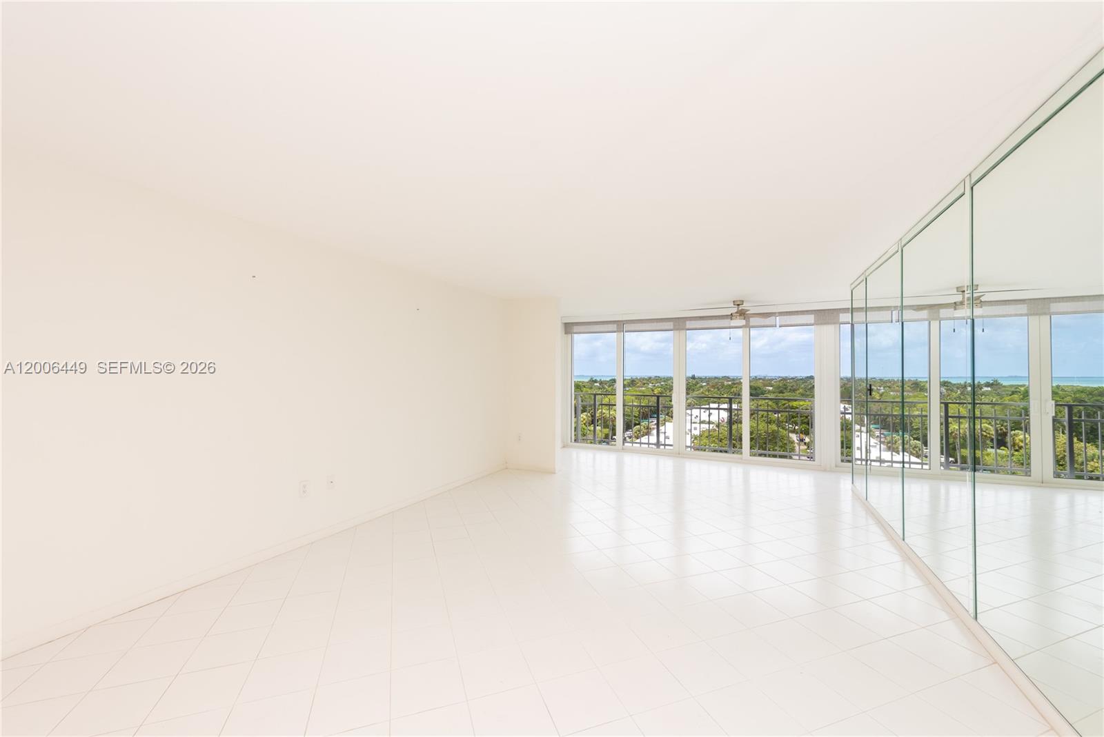 600 Grapetree Dr 8fs Property Photo 3