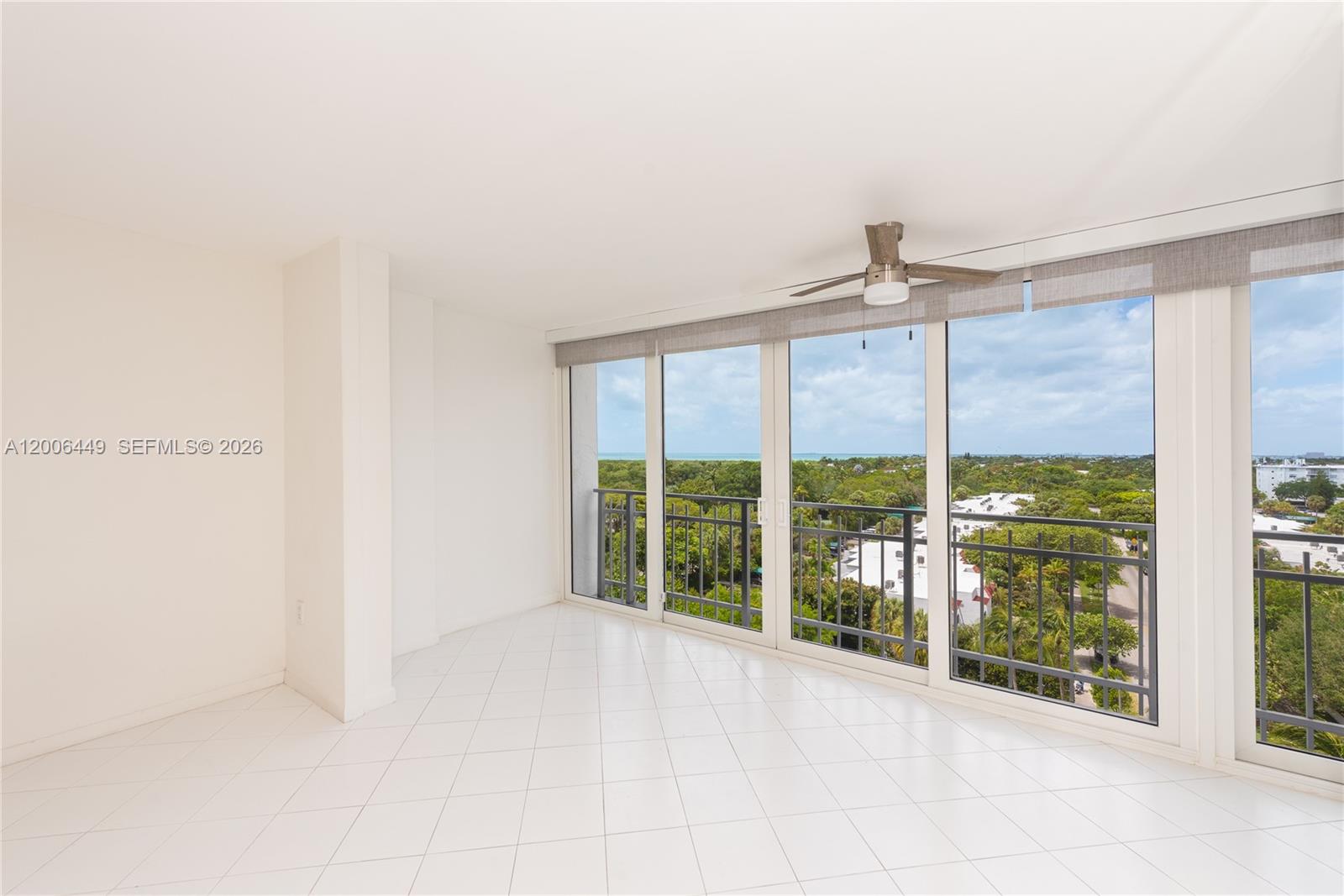 600 Grapetree Dr 8fs Property Photo 6
