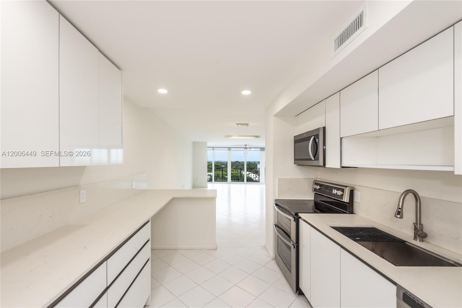 600 Grapetree Dr 8fs Property Photo 10