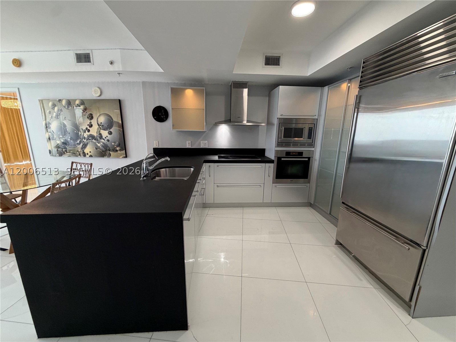 18201 Collins Ave 5105 Property Photo 1