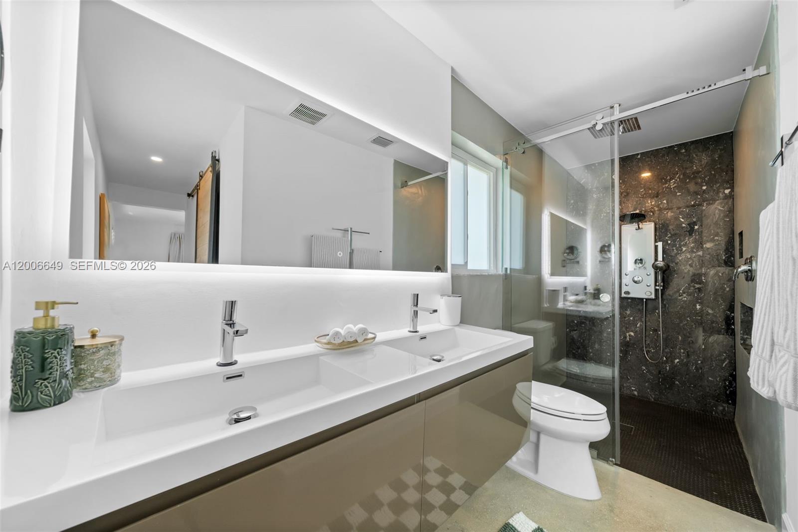 930 N 11th Ct 0 Property Photo 38