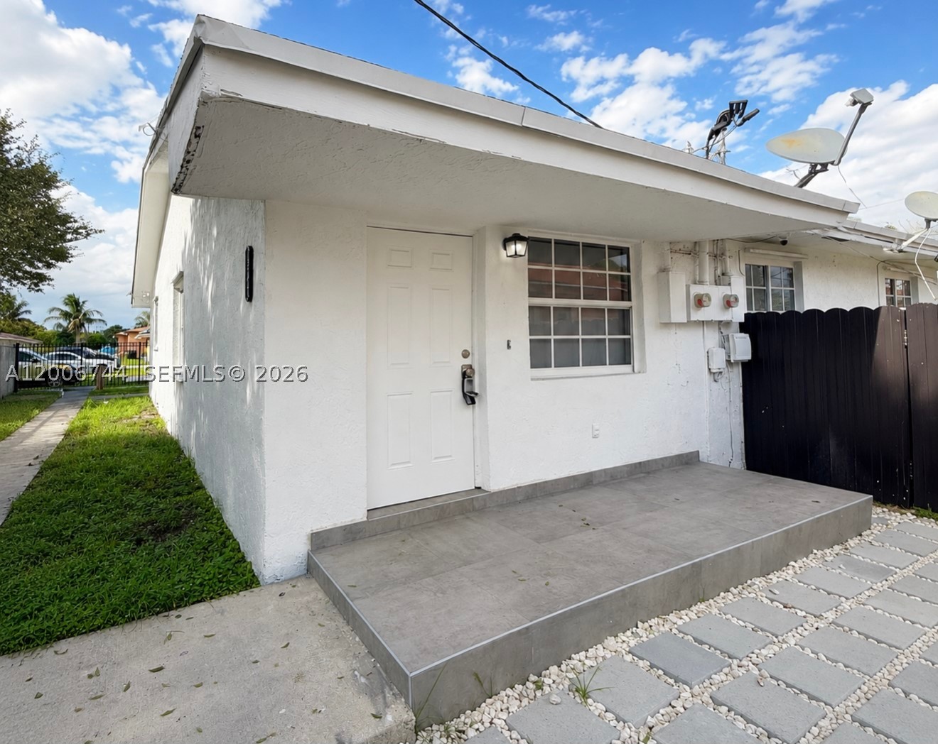 15741 NW 40th Ct B Property Photo 1