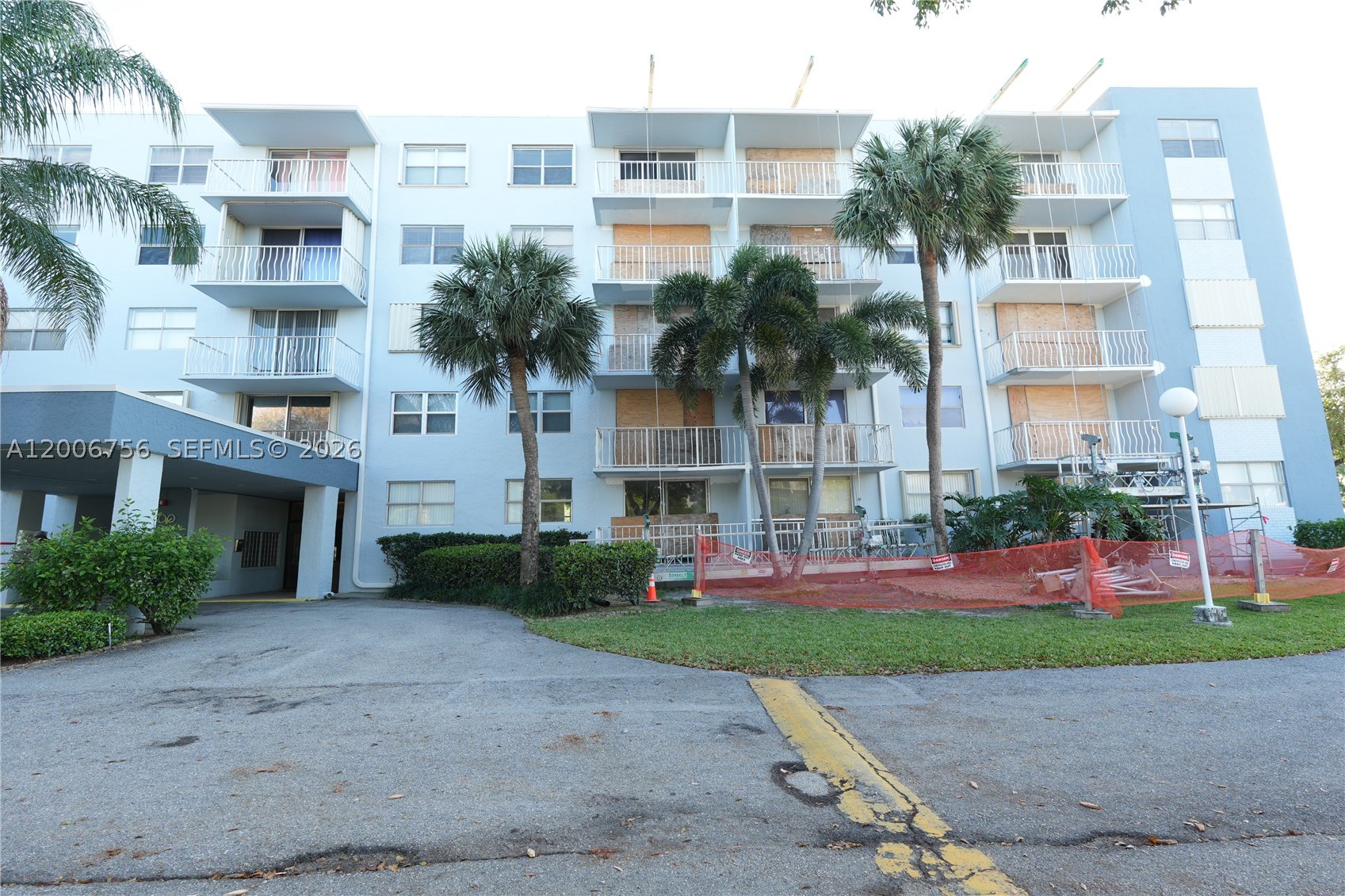 500 Executive Center Dr 1j Property Photo 3