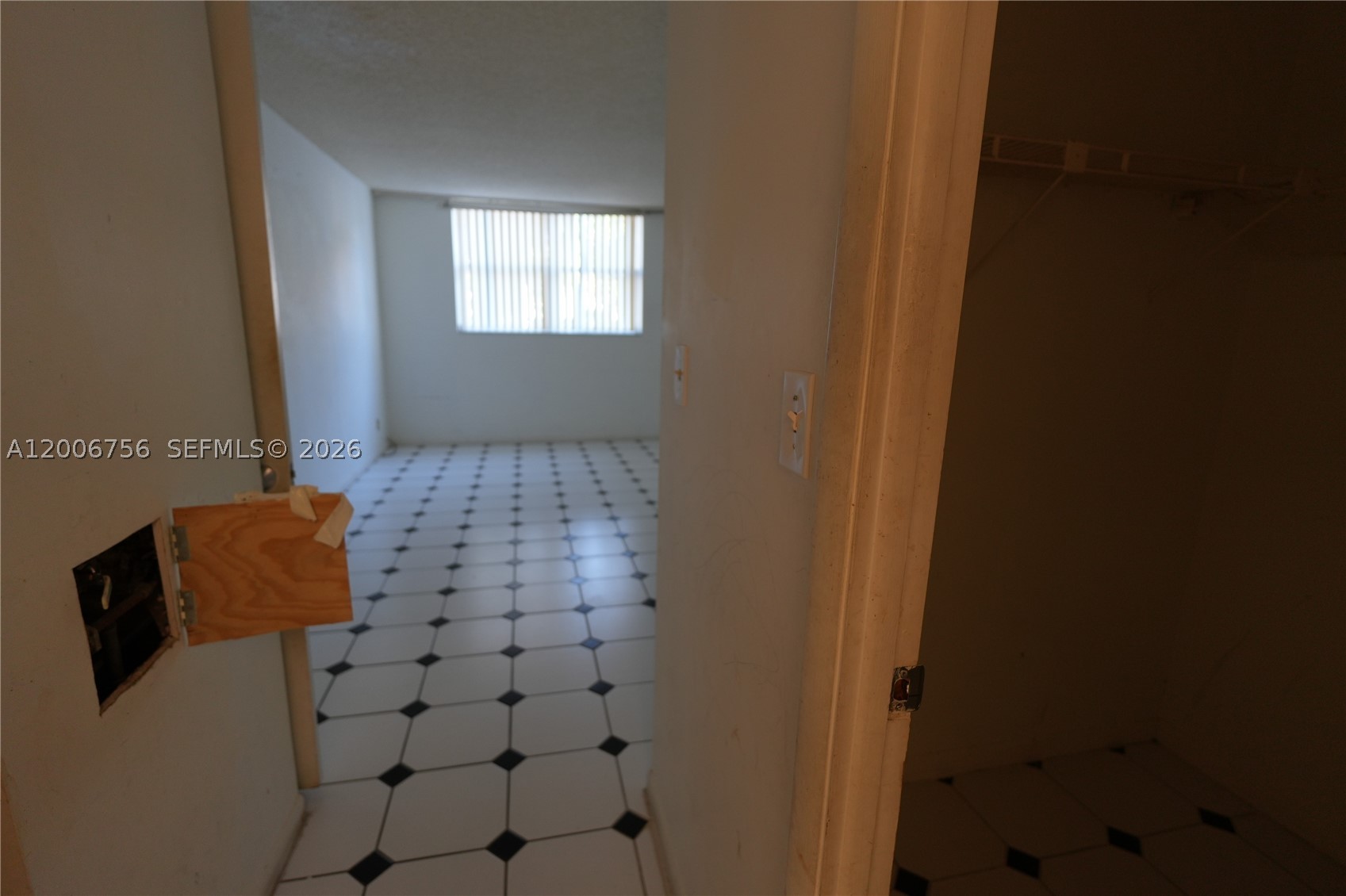 500 Executive Center Dr 1j Property Photo 6