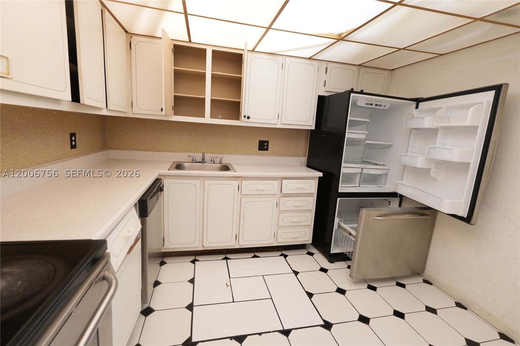 500 Executive Center Dr 1j Property Photo 16