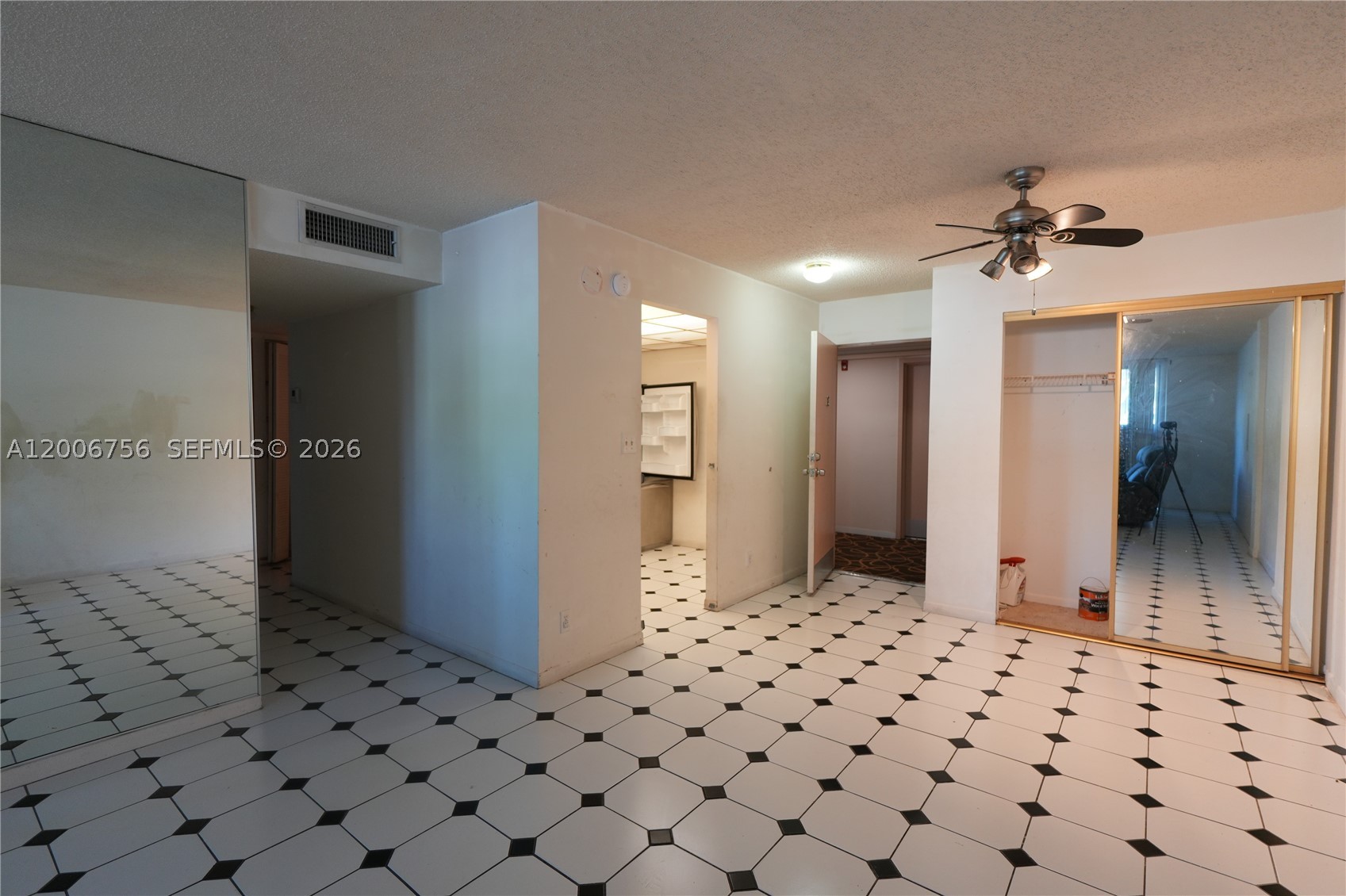 500 Executive Center Dr 1j Property Photo 17