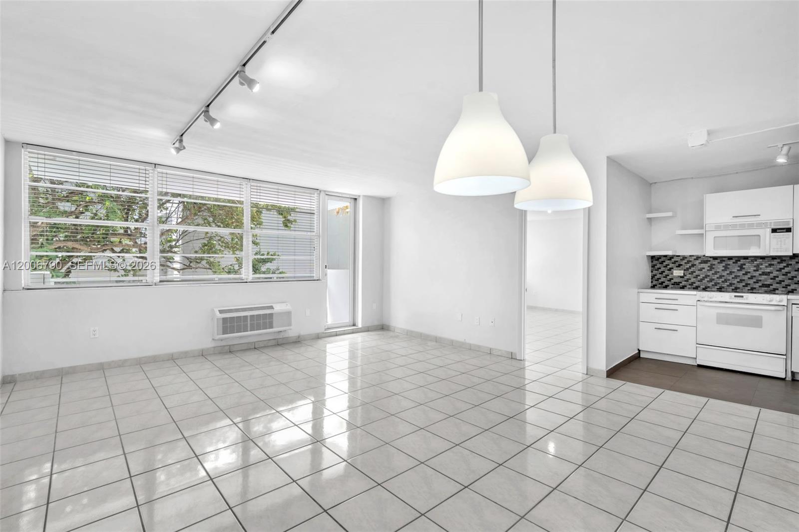 5313 Collins Ave 204 Property Photo 5