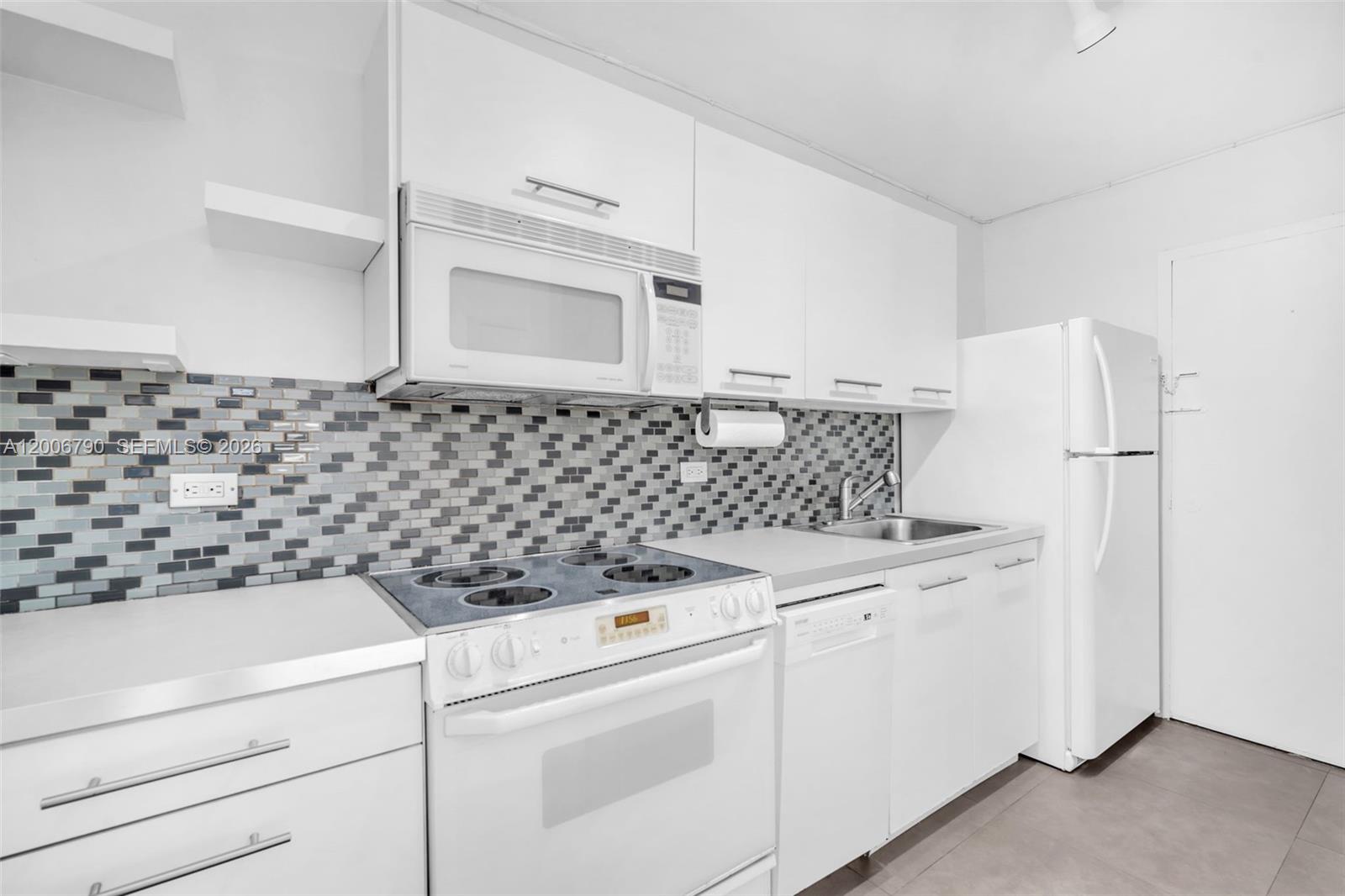 5313 Collins Ave 204 Property Photo 11