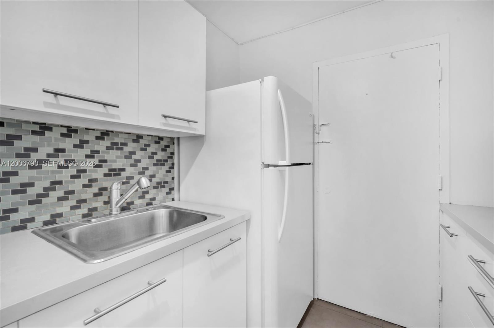 5313 Collins Ave 204 Property Photo 12