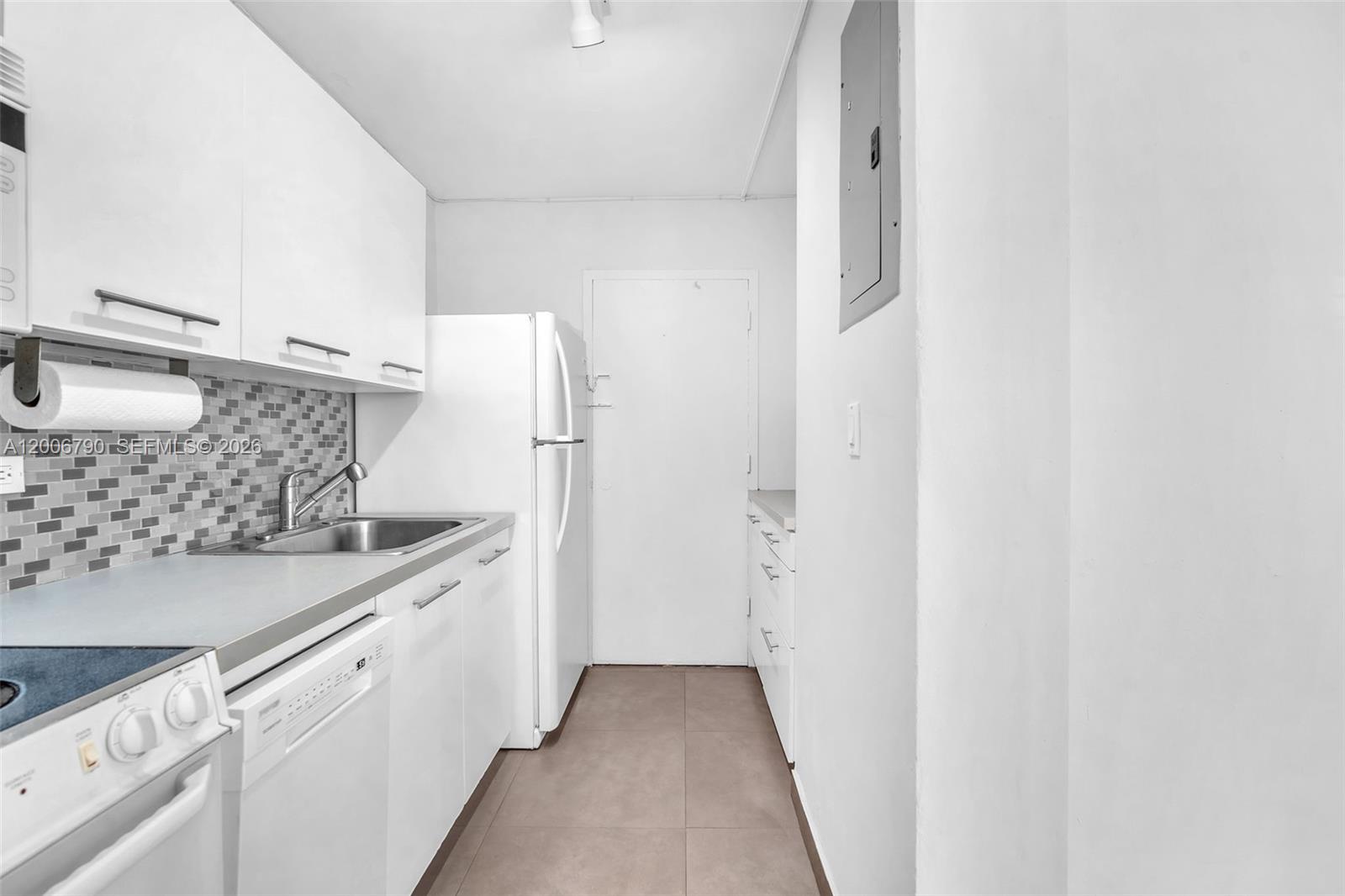 5313 Collins Ave 204 Property Photo 14