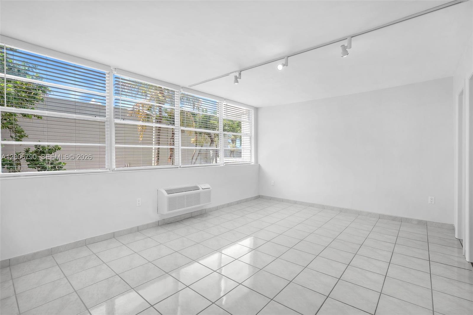 5313 Collins Ave 204 Property Photo 15