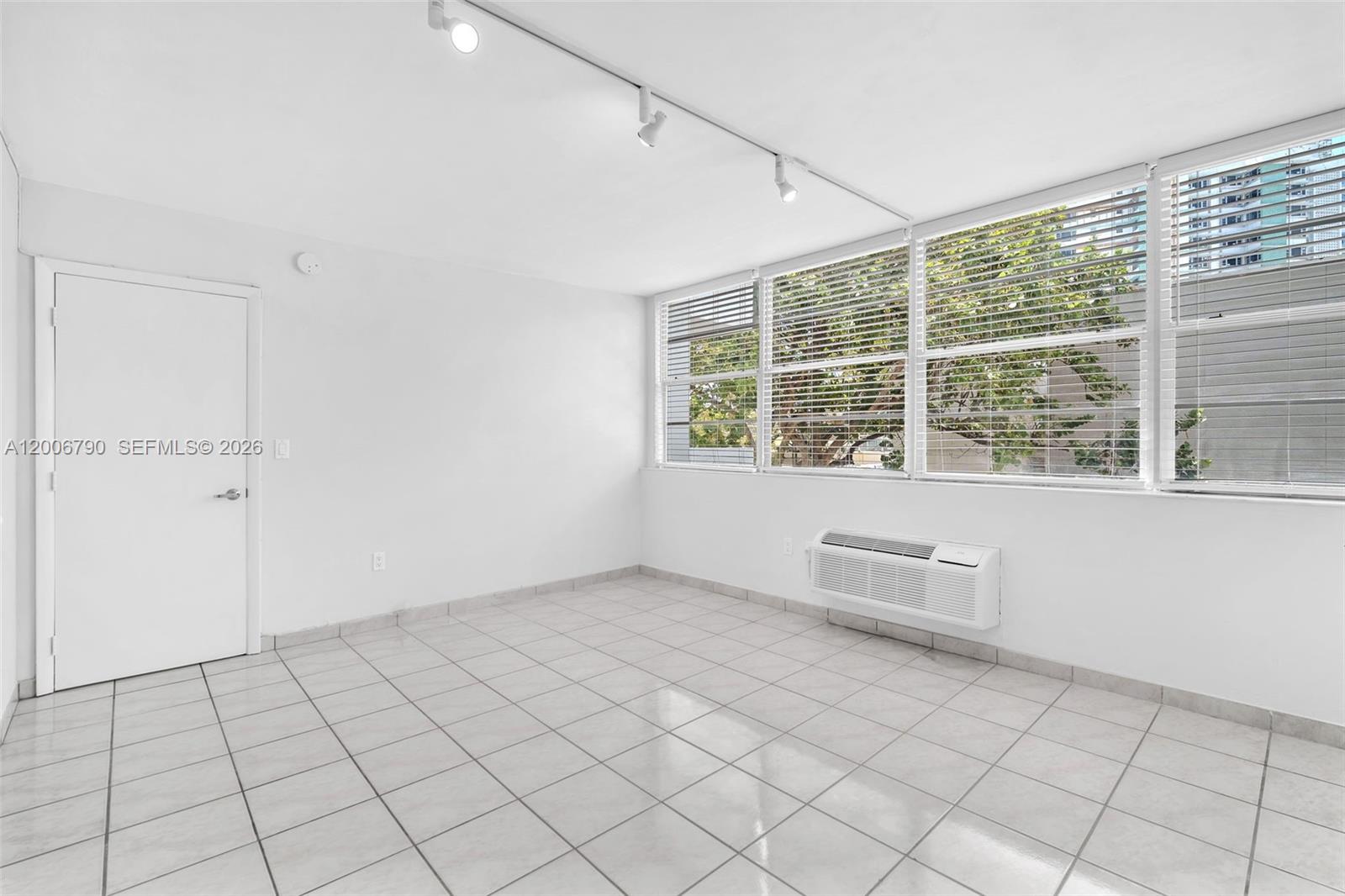 5313 Collins Ave 204 Property Photo 16