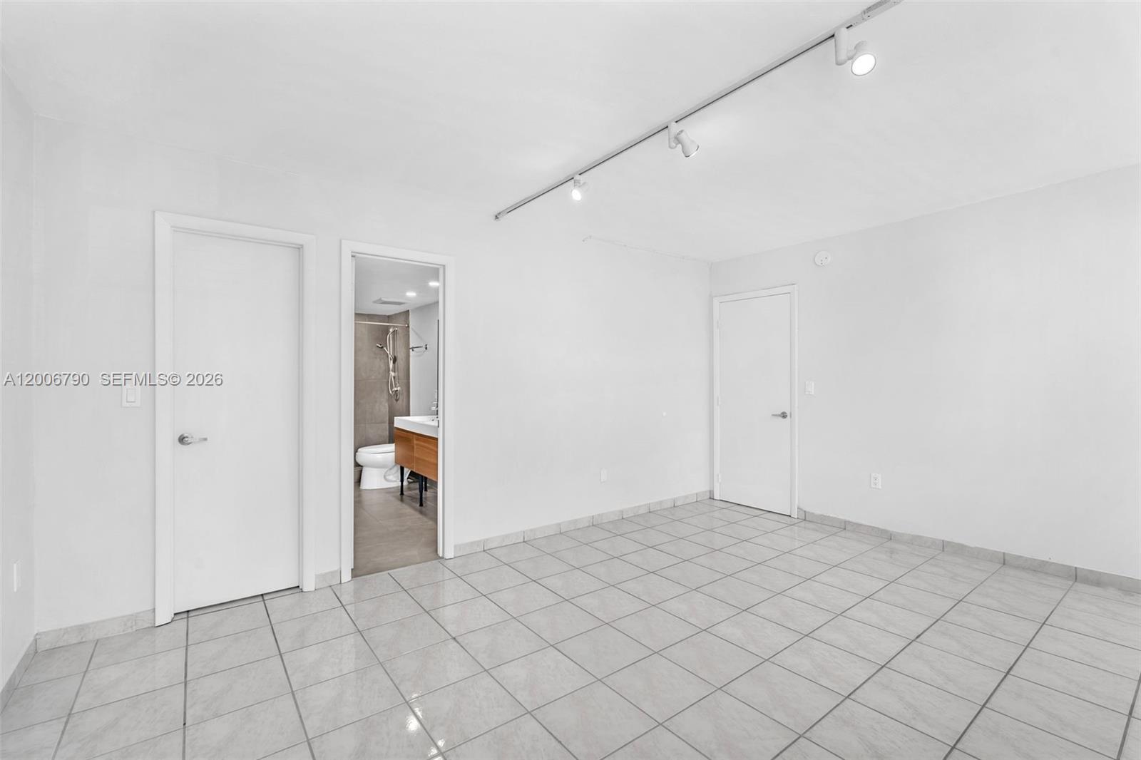 5313 Collins Ave 204 Property Photo 17