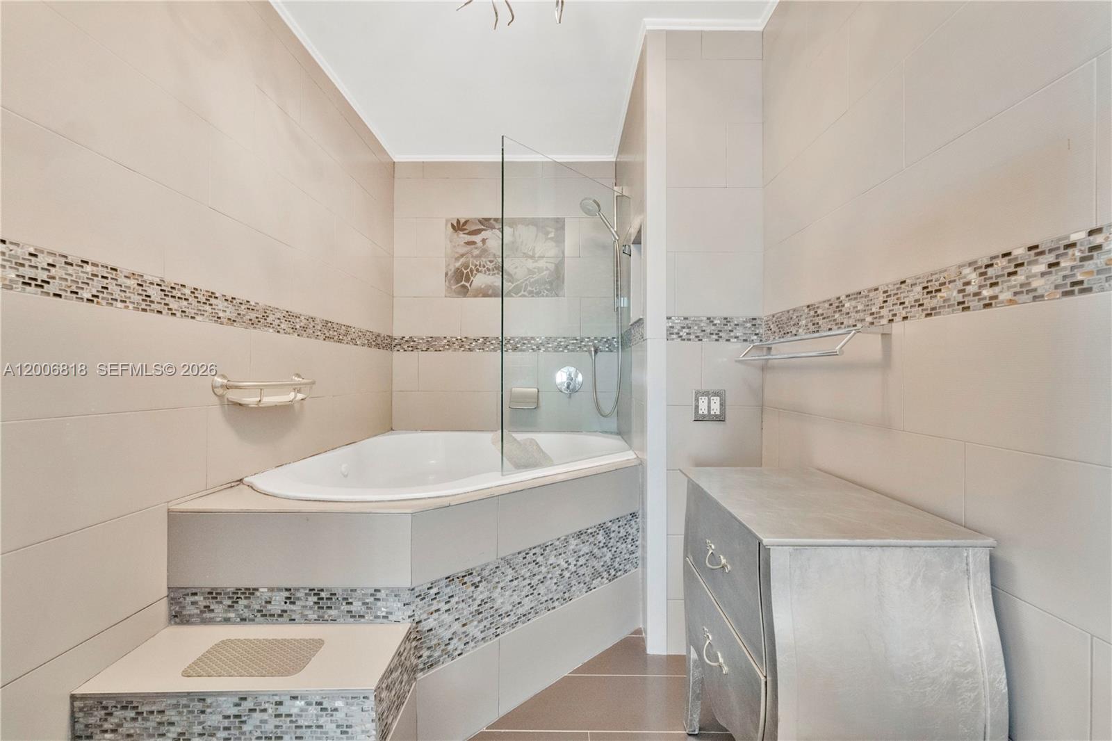 5555 Collins Ave 16a Property Photo 14