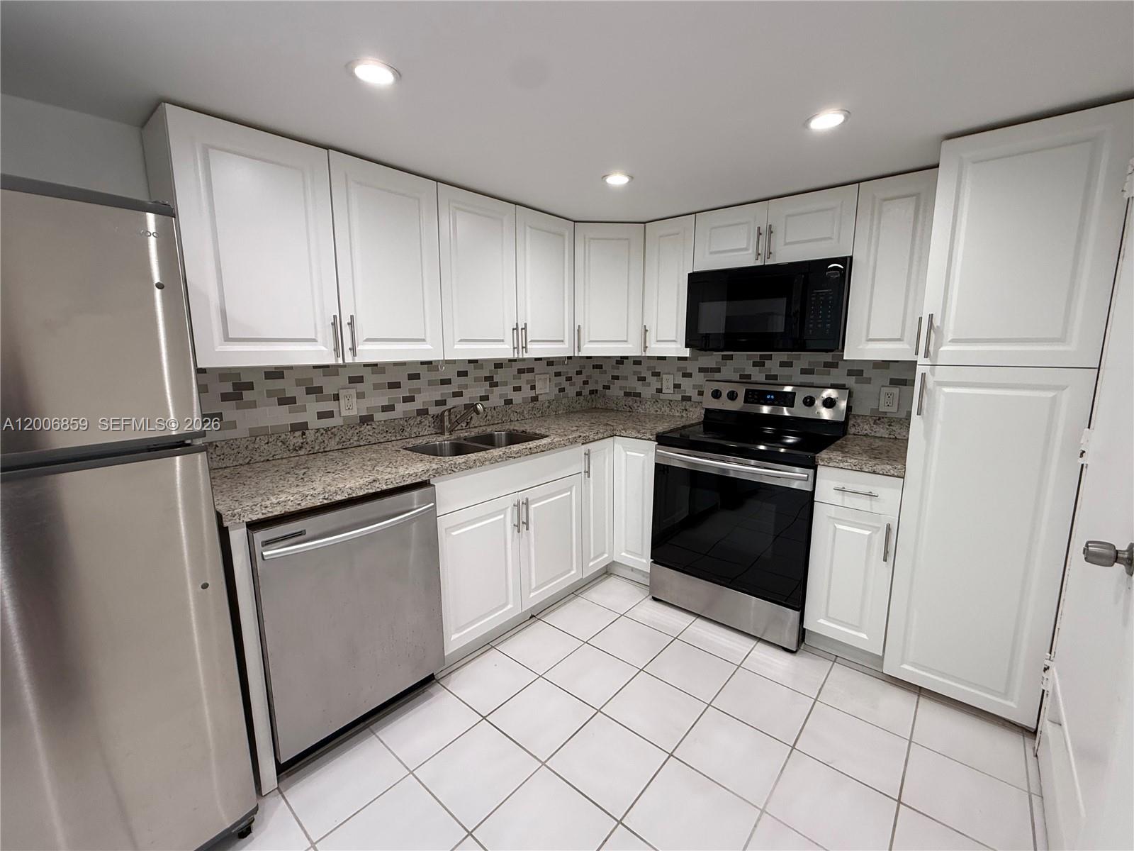 400 Kings Point Dr 608 Property Photo 1